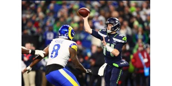 Useita Seattle Seahawksin puolustuspelaajia on lähtenyt joukkueesta Useita Seattle Seahawksin puolustuspelaajia on lähtenyt joukkueesta